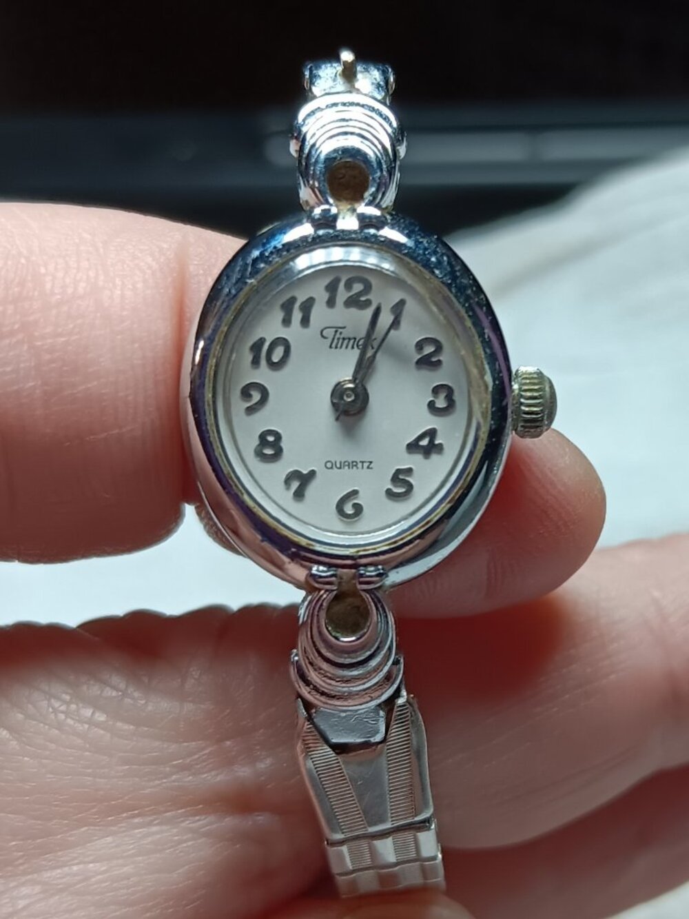 REPAIR/PARTS: Vintage Timex Women’s Watch – Silver Tone – Needs Reattachment